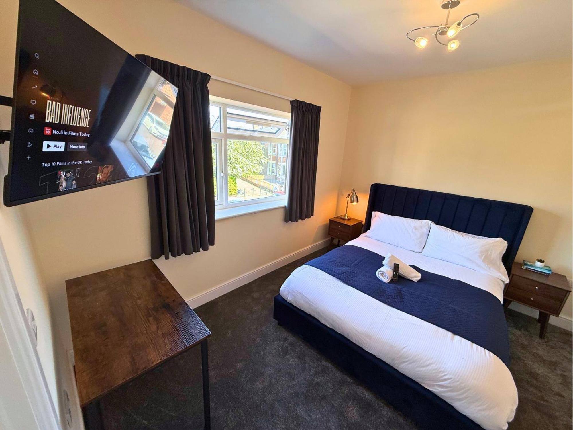 Apartment 1-king Bed House, Near Centre, Pool Table *