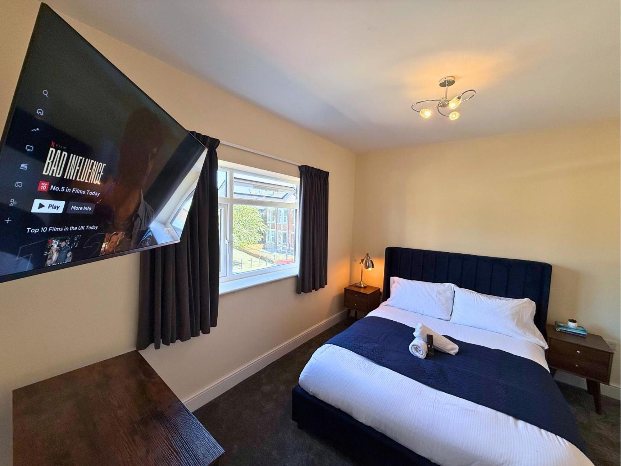 1-king Bed House, Near Centre, Pool Table Apartment