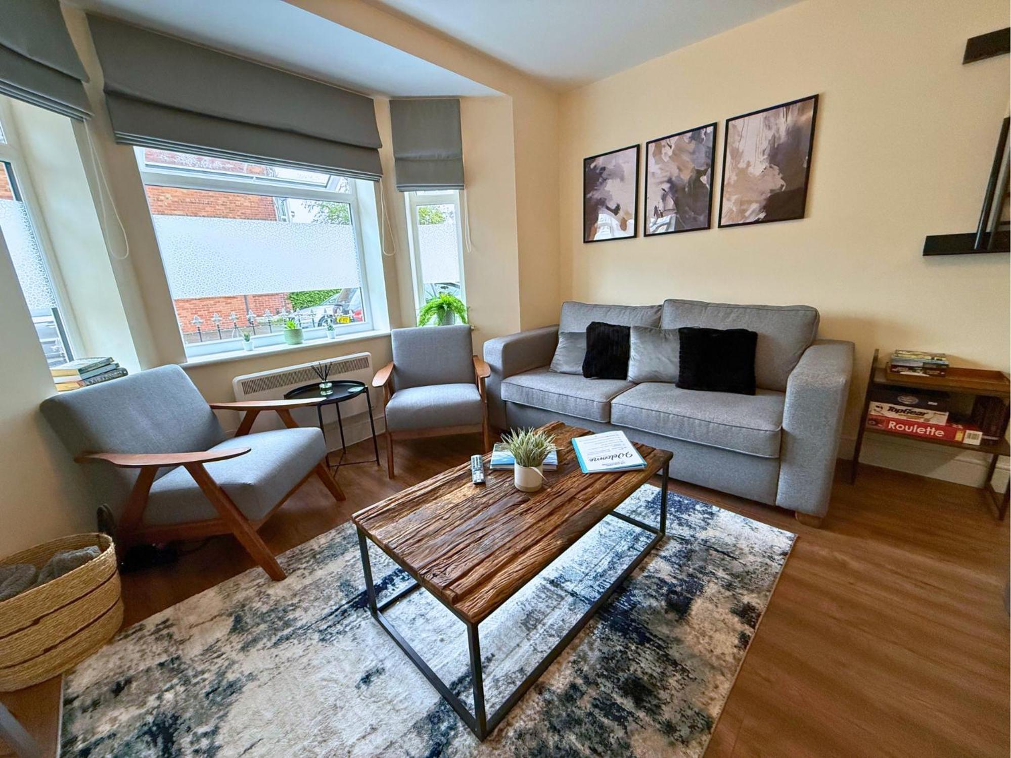Apartment 1-king Bed House, Near Centre, Pool Table