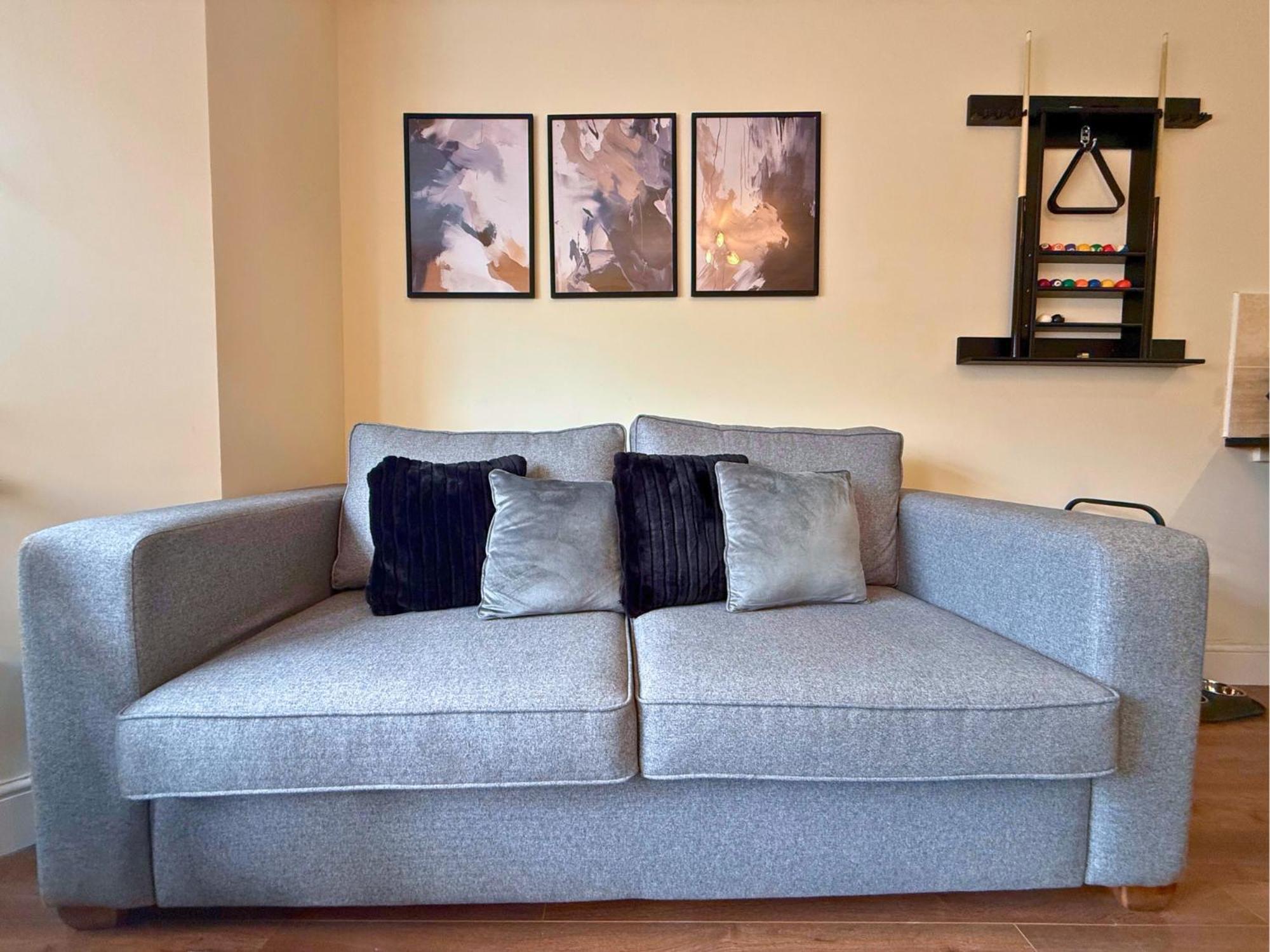Apartment 1-king Bed House, Near Centre, Pool Table *
